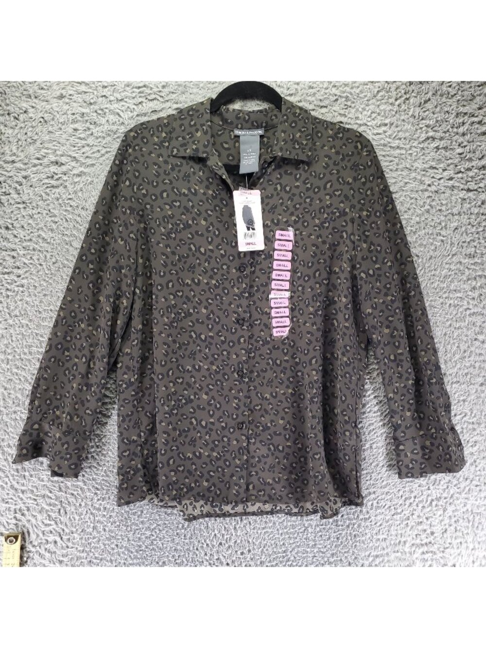 Chelsea & Theodore Top Womens Small Olive Green Leopard Print Button-Up *NWT*
